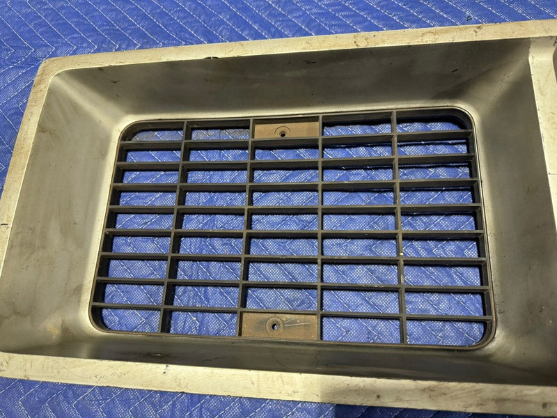 1973-1974 GMC Squarebody C & K Series Truck Grille 6270838 OEM C10 350 #3169E