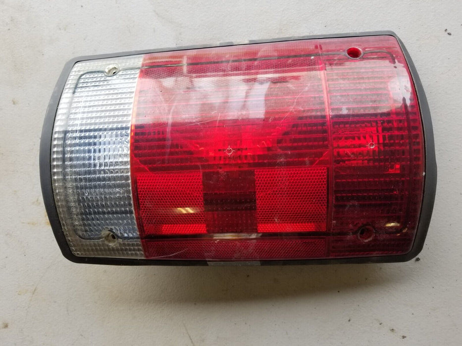 1992-2007 Ford E150 E250 E350 VAN REAR RIGHT TAIL LIGHT BRAKE #904CN