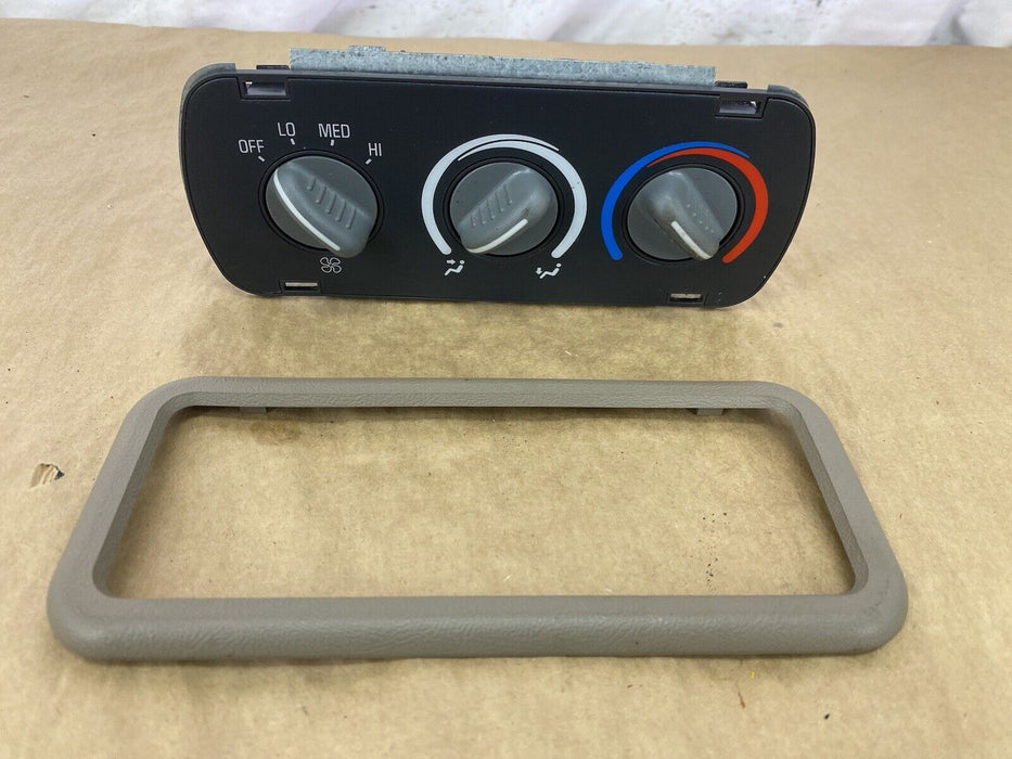 1995-1999 Chevy Suburban Tahoe Rear Climate Control & Trim Bezel 2nd Row #2477E