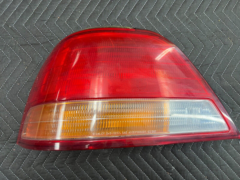 1995-1998 Acura TL Rear Driver Side LH Tail Light Lamp Lens Assembly OEM #781EM