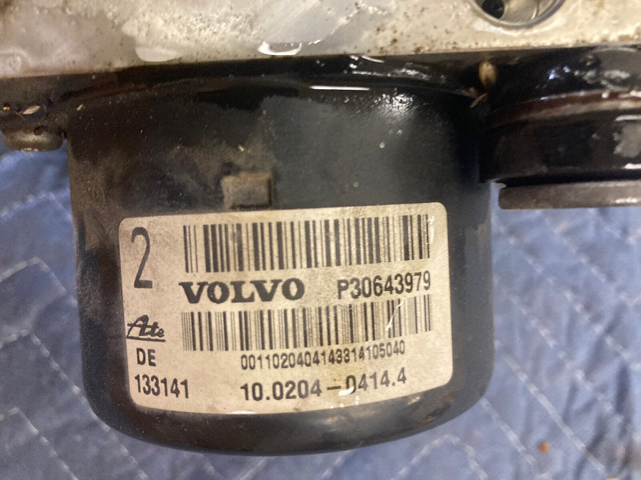 2005-2007 Volvo S60R S60 V70R ABS Brake Control Module Pump 30643982 OEM #1510M