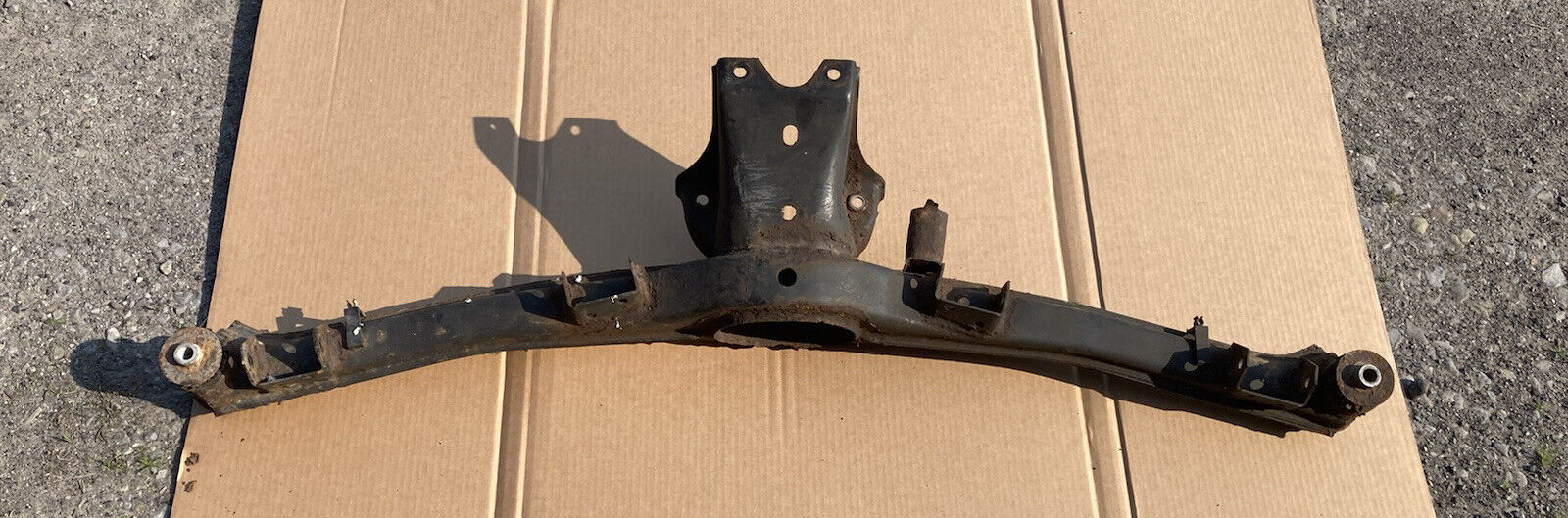 1982-1994 BMW E30 318i 325i Rear Axle Cross Member Carrier Housing OEM #2109M