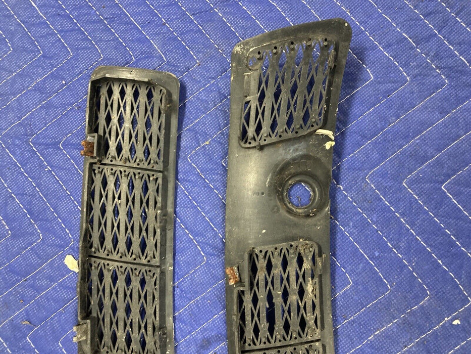 1984-1991 BMW 318i 325i E30 Windshield Cowl Vents Right Left Pair OEM #2646M