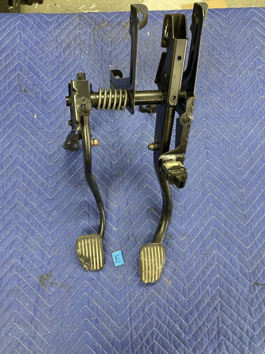 2004-2007 Volvo S60R S60 V70R Clutch Pedal  Manual Brake Assembly OEM #2869M