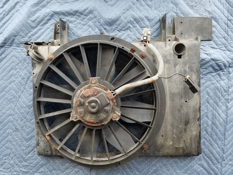 1992-1997 Volvo 850 Engine Cooling Fan & Shroud Non Turbo OEM #2763E