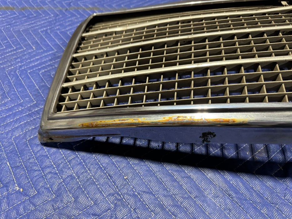 1974-1976 Mercedes Benz W114 W115 Chrome Grille Assembly Vintage w/Emblem #3168E