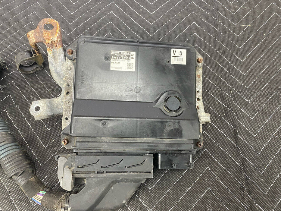 2009-2010 Pontiac Vibe Toyota Matrix ECU ECM 89661-02V51 Computer OEM #3097E