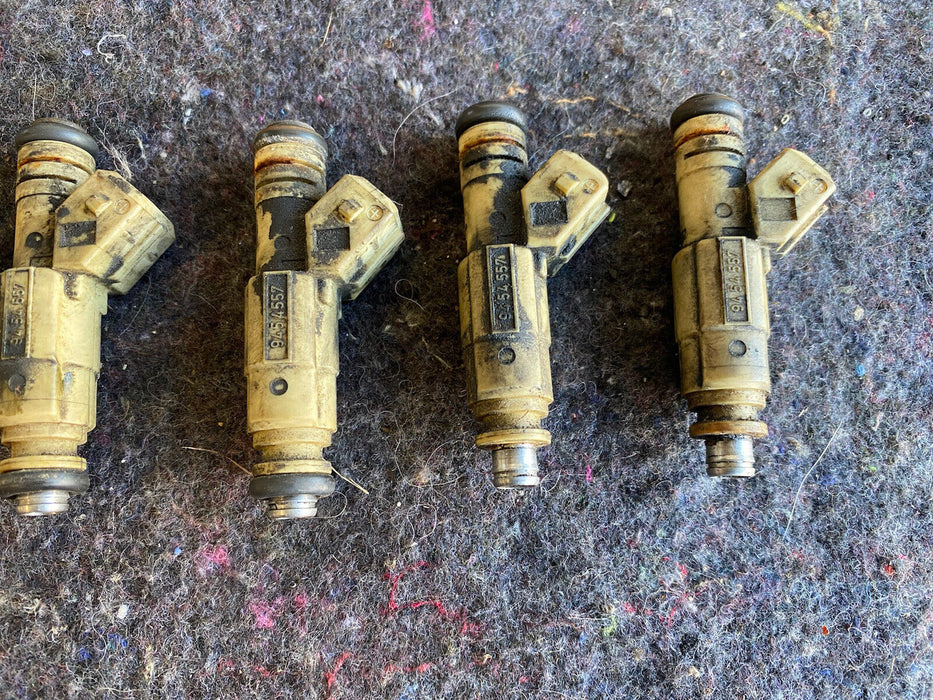 98-00 Volvo V70 S70 V70R XC Set Of 5 Fuel Injectors White 9454557 OEM #1476E