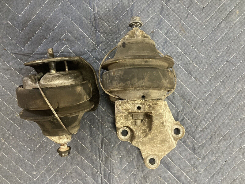 2005-2007 Volvo S60R S60 V70R Engine Mount Support Bracket 30645228 OEM #1556M
