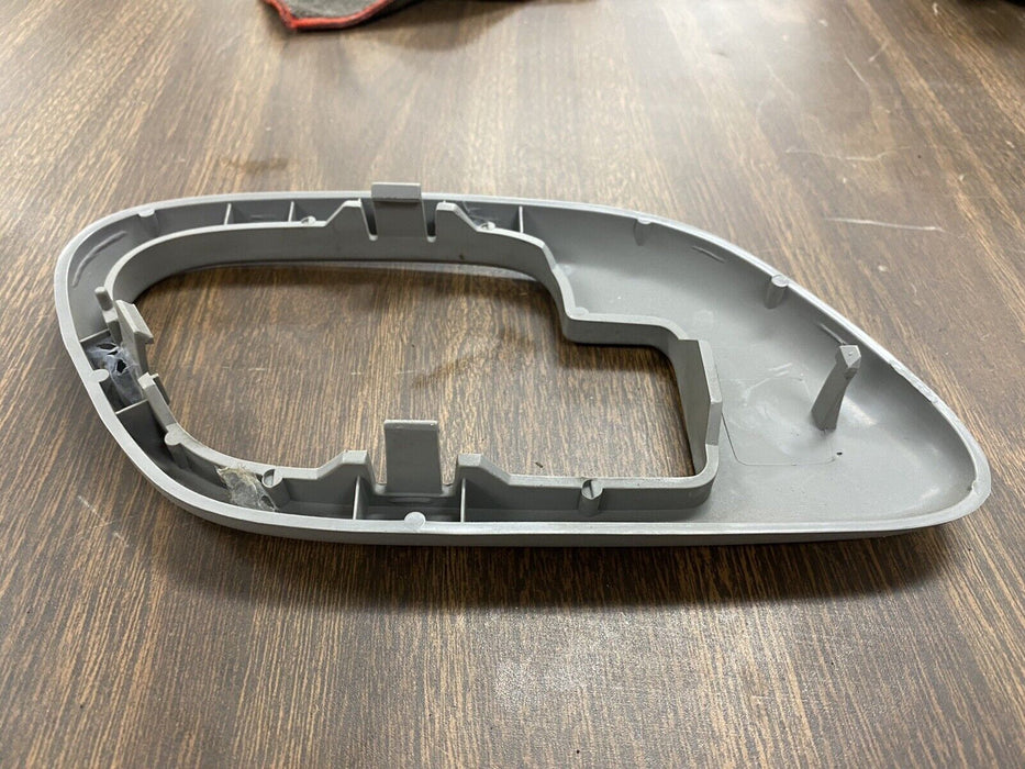 1995-2002 Chevrolet Right Pass Door Handle Cover Trim Bezel 15708078 OEM #1293E