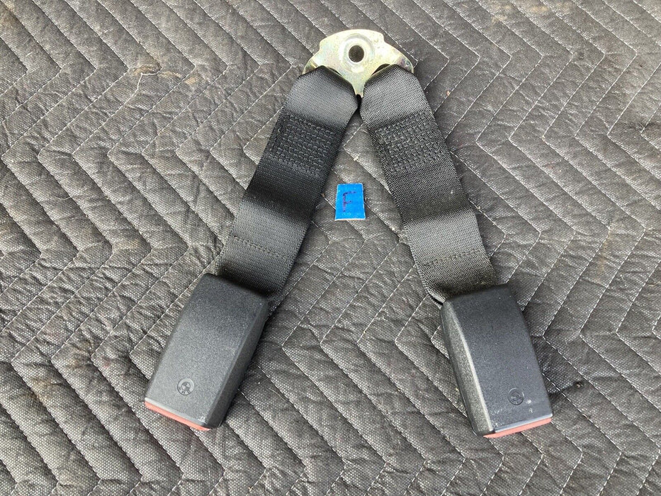 1982-1994 BMW E30 318i 325i 1941556 Rear Center Seat Belt Buckle OEM #2117M