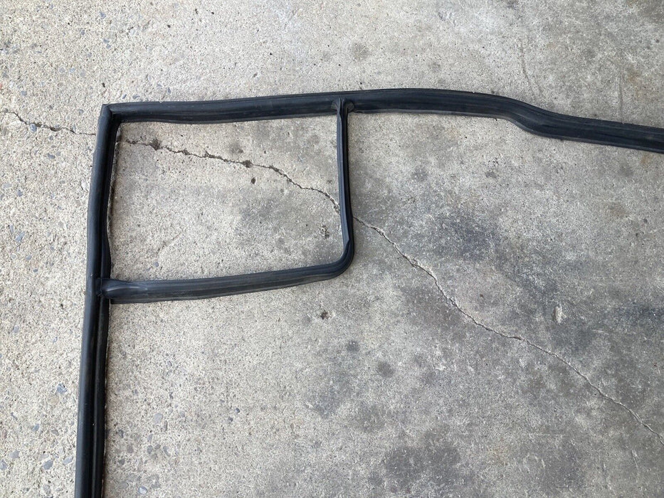 1986-1994 BMW 7 Series E32 Hood Gasket Weatherstripping Engine Bay OEM #986M