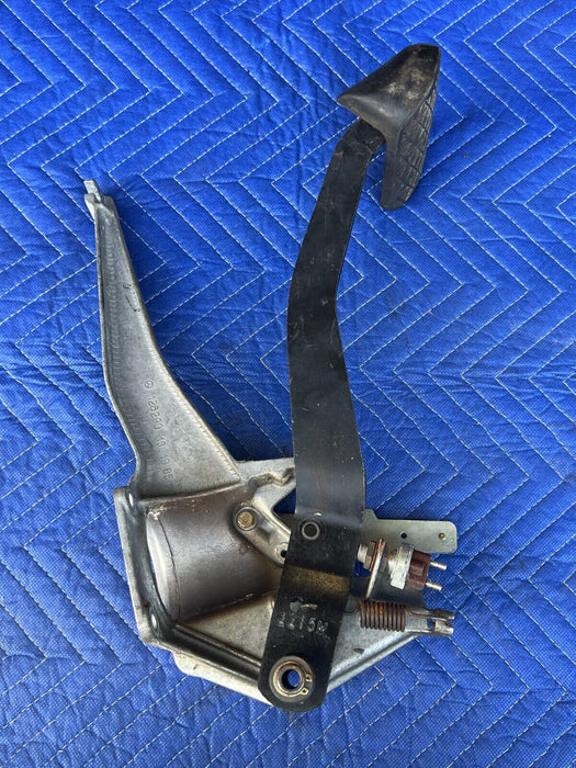 1979-1985 Mercedes 300SD W126 Sedan Brake Pedal Assembly 1262901819 OEM #411EM