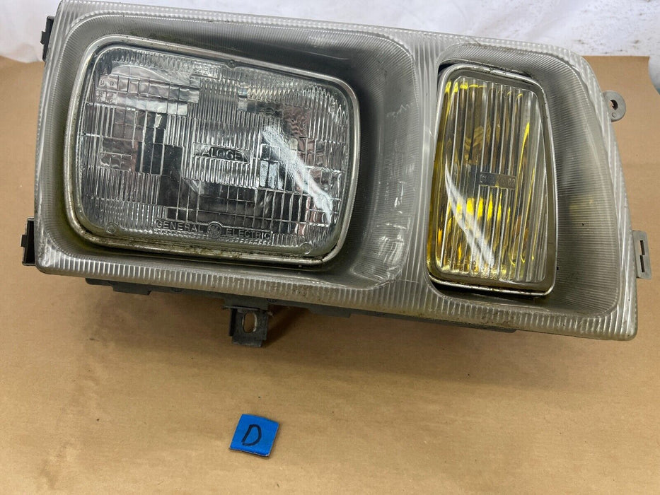 1979-1985 Mercedes 300SD W126 Passenger Right Headlight Assembly OEM #293EM