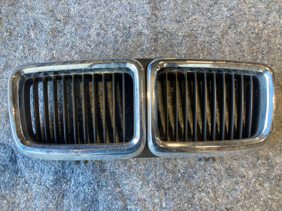 1986-1994 BMW 7 Series E32 Kidney Grille Chrome Stock Front 1956863 OEM #1050M