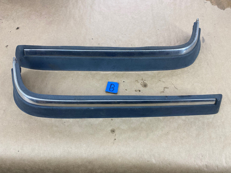 1986-1993 Volvo 240 242 244 Sedan Rear Hockey Stick Trim Bumper To Body #2758E