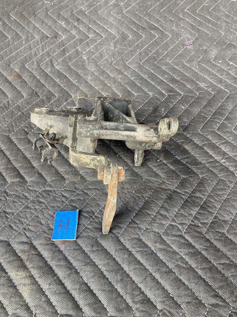 1982-1994 BMW E30 318i 325i  1264643 Power Steering Pump Bracket OEM #2183M