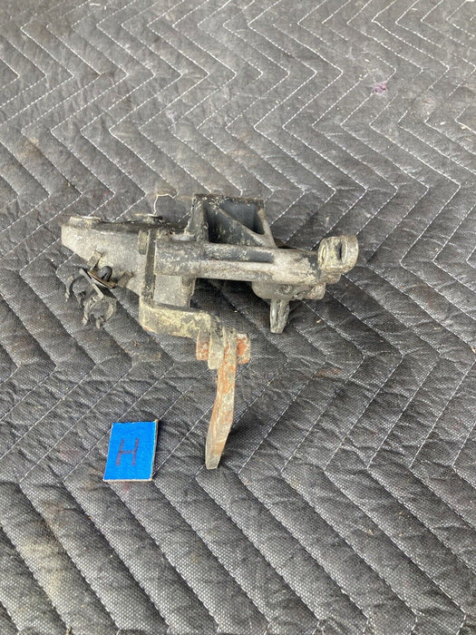 1982-1994 BMW E30 318i 325i  1264643 Power Steering Pump Bracket OEM #2183M