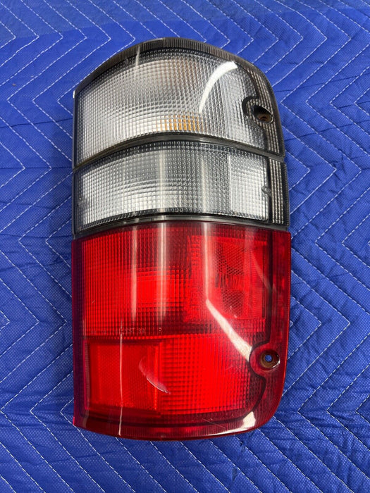 1998-2002 Isuzu Trooper RH Passenger Rear Tail Light Lamp Assembly OEM #934EM