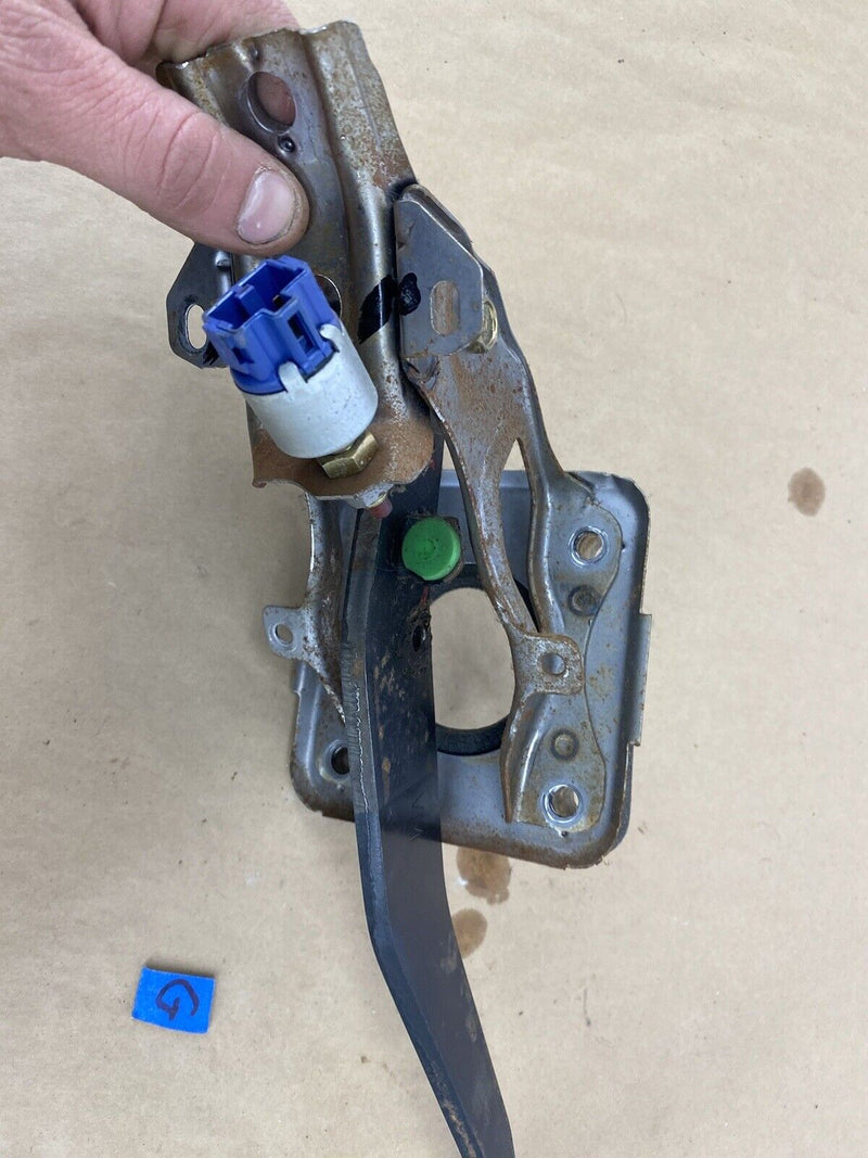1997-2001 Lexus ES300 Brake Pedal Assembly Lever w/Brake Light Switch OEM #2388E