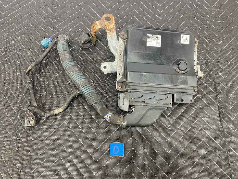 2009-2010 Pontiac Vibe Toyota Matrix ECU ECM 89661-02V51 Computer OEM #3097E