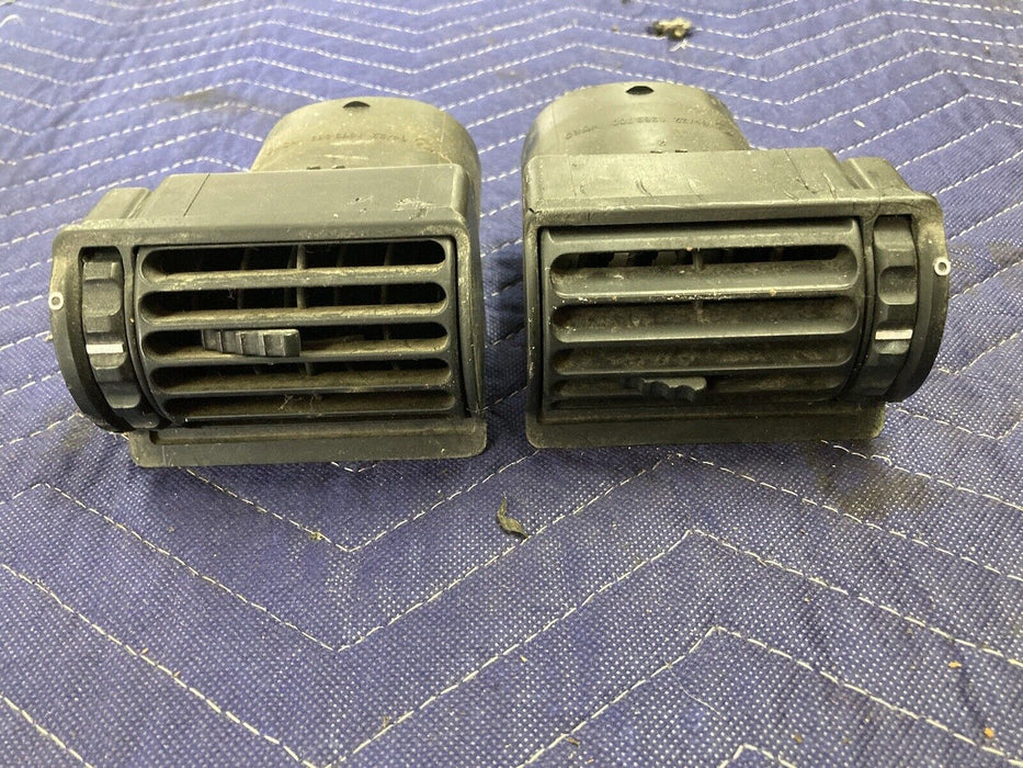 1984-1991 BMW 318i 325i E30 Dash Air Vent Pair HVAC AC Heat 1369700 OEM #2649M