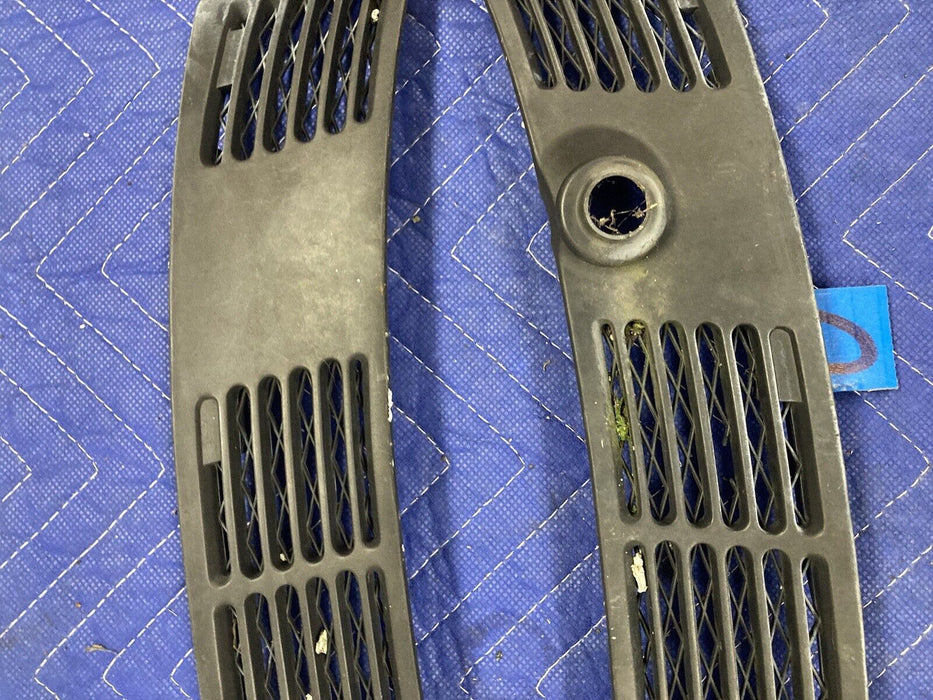 1984-1991 BMW 318i 325i E30 Windshield Cowl Vents Right Left Pair OEM #2646M