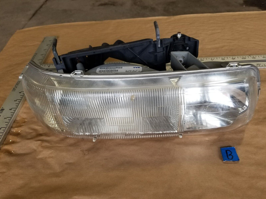 1999-2007 CHEVY 1500 SILVERADO SIERRA OEM LEFT RIGHT HEADLIGHT ASSEMBLY  #817CN