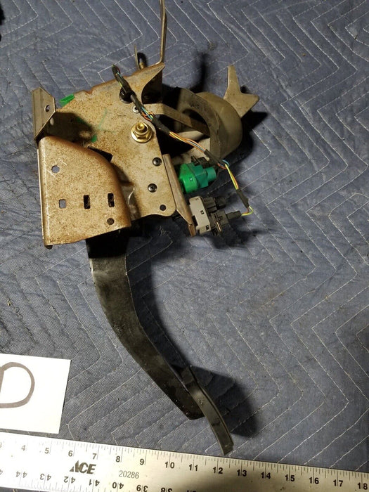 2002-2008 Jaguar X-Type 2.5L Brake Pedal Assembly Stop Light Switch OEM #1958E