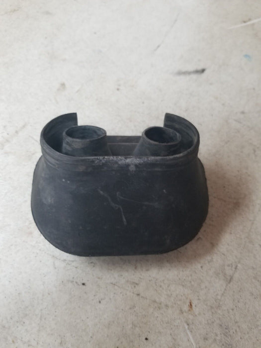 2001-2006 E46 BMW 330XI OEM RUBBER GROMMET FOR WATER PIPE RADIATOR  #300CN