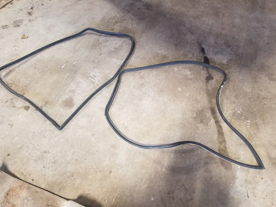 1984-93 BMW E30 318i 325i LEFT RIGHT LH RH L R DOOR GASKET SEALS  OEM #CN598