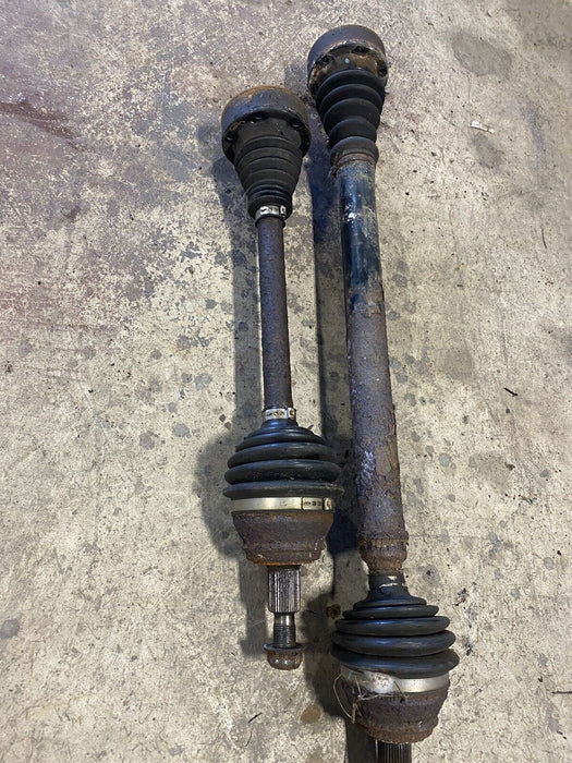 VW Jetta 1.8L 2.0L 5 Speed Manual Transmission 98-12 Front CV Axles L & R #1151E