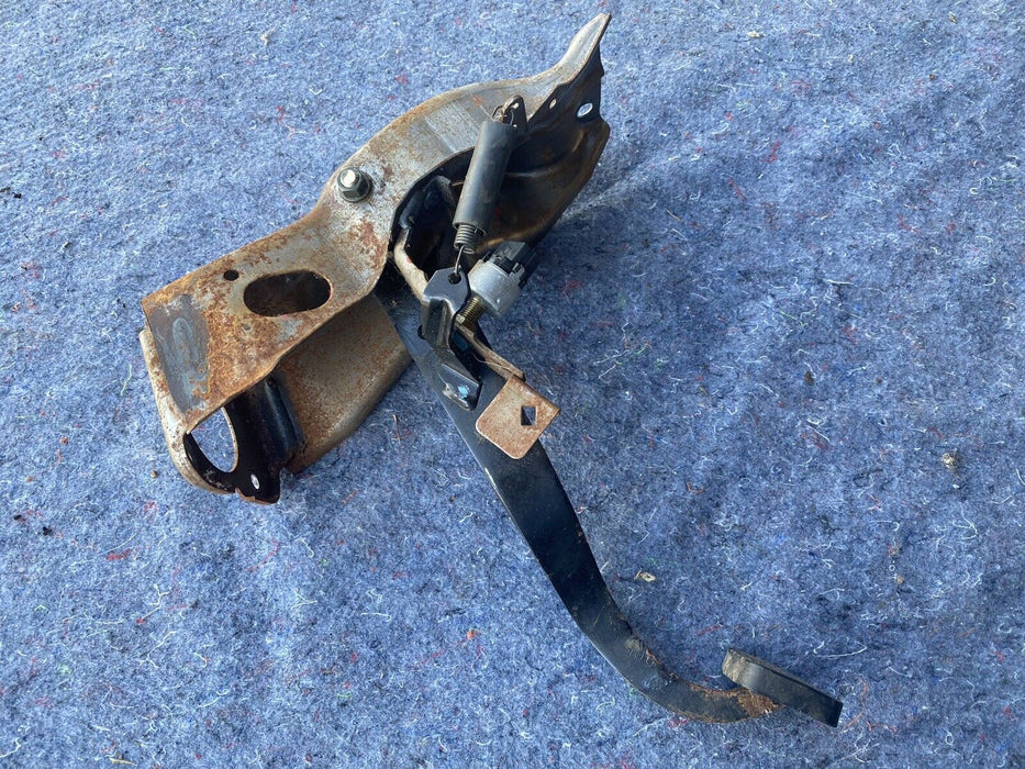 99-01 ISUZU VEHICROSS Brake Pedal Assembly Bracket Unit & Switch OEM #1414E