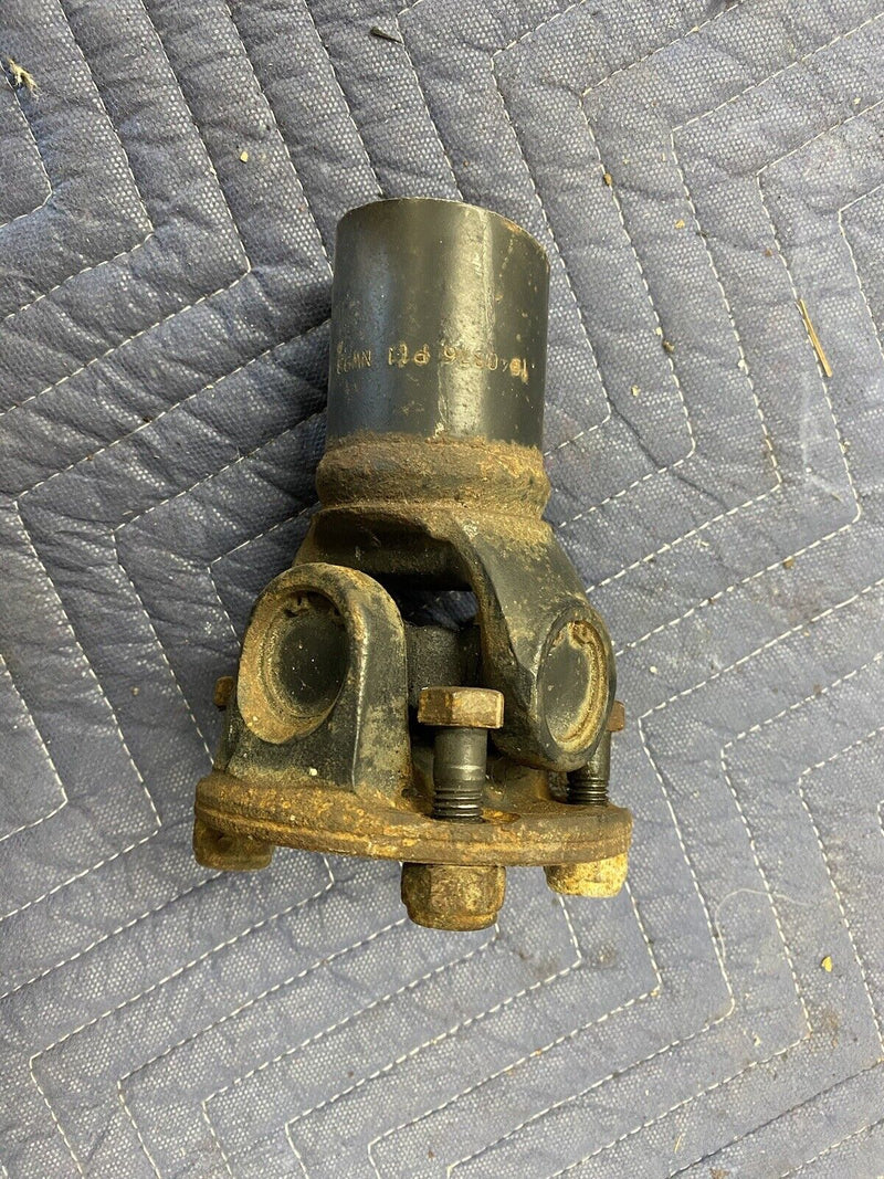 1983-1993 Volvo 240 244 245 Driveshaft Yoke U Joint Assembly OEM #2519E