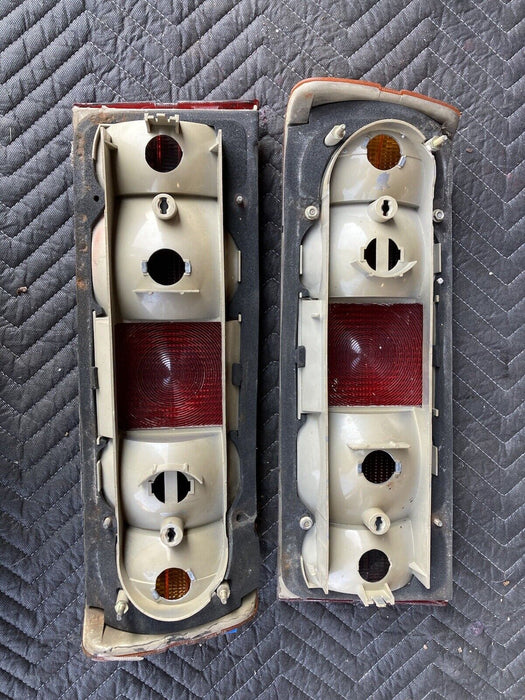 1982-1994 BMW E30 318i 325i 1368823 Pair Rail Lights Brake Rear OEM #2094M