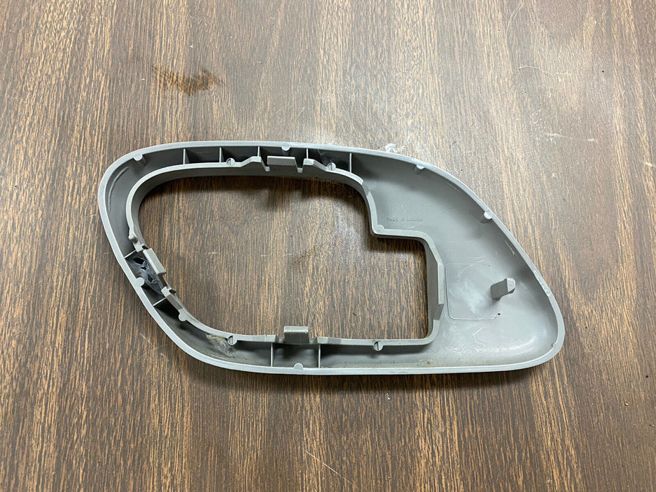 1995-2002 Chevrolet Right Pass Door Handle Cover Trim Bezel 15708078 OEM #1293E