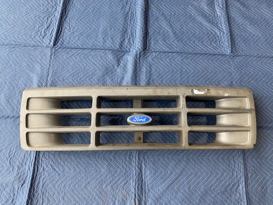 1992-1997 Ford F-150 F250 F350 Bronco Grille W/Emblem & Mount Bracket OEM #1047E