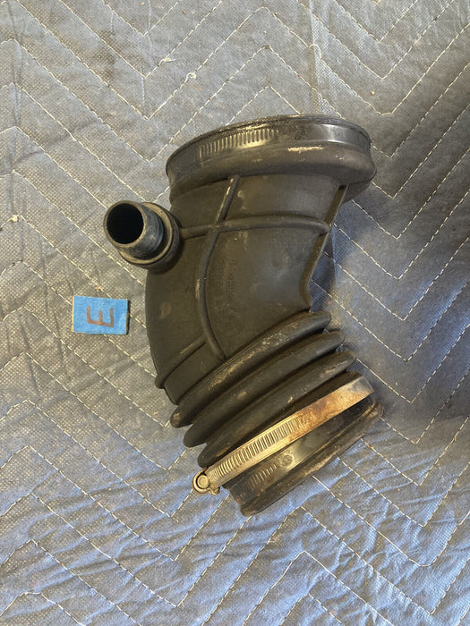 1988-1996 B MW E34 5 Series 525i 535i Air Intake Boot Duct 1703695 OEM #2051M