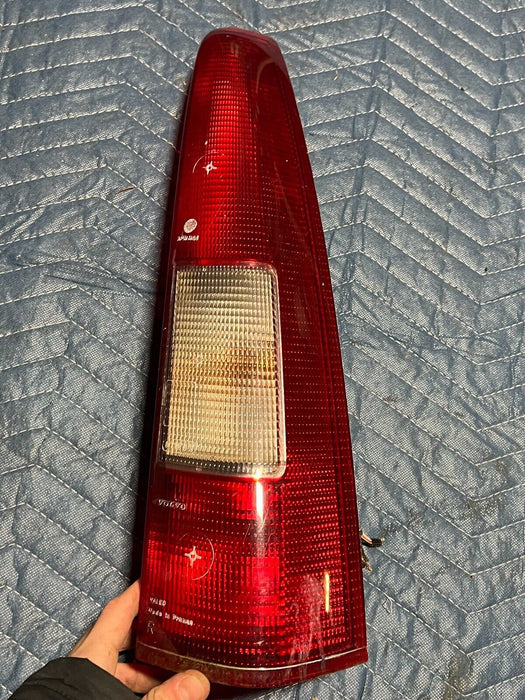 1998-2000 Volvo V70R V70 Wagon Only Upper & Lower Tail Light Set 9157801 #112EM