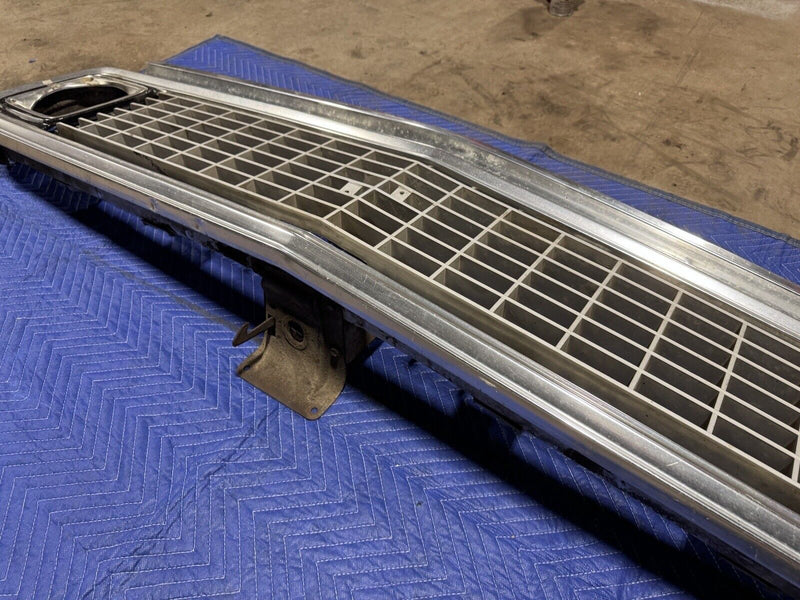1971-1972 Chevrolet Pickup Truck C10 C20 Complete Grille Blazer OEM NICE #3171E