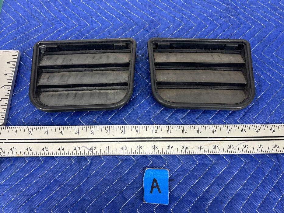 2005-2007 Volvo S60R Sedan LH & RH Cabin Trunk Air Pressure Vent Pair OEM#1251EM