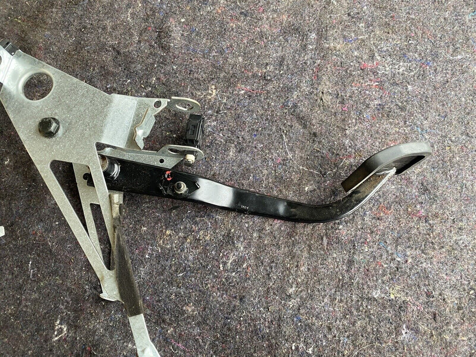 98-00 Volvo V70R V70 S70 Brake Pedal Assembly W/ Bracket & Switch OEM #1628E