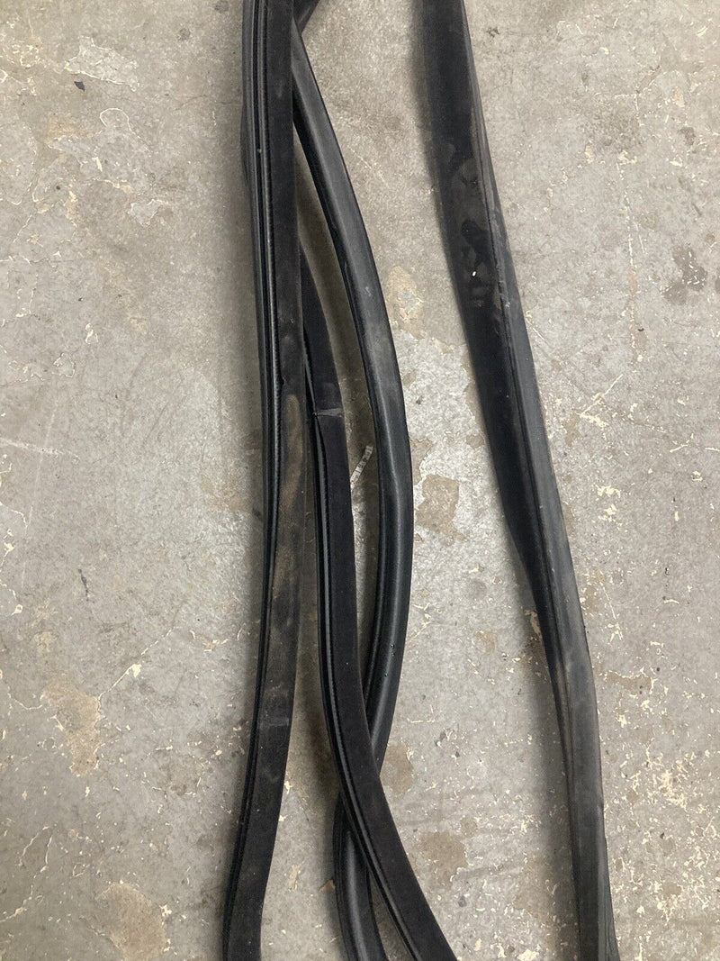 2004-2007 Volvo S60R V70R S60 Door Weatherstripping Gasket Seals OEM #2926M