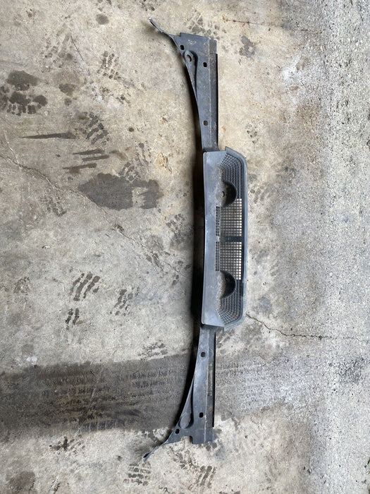 92-99 BMW 3 Series E36 M3 Windshield Wiper Motor Cowl Cover Trim OEM #585E