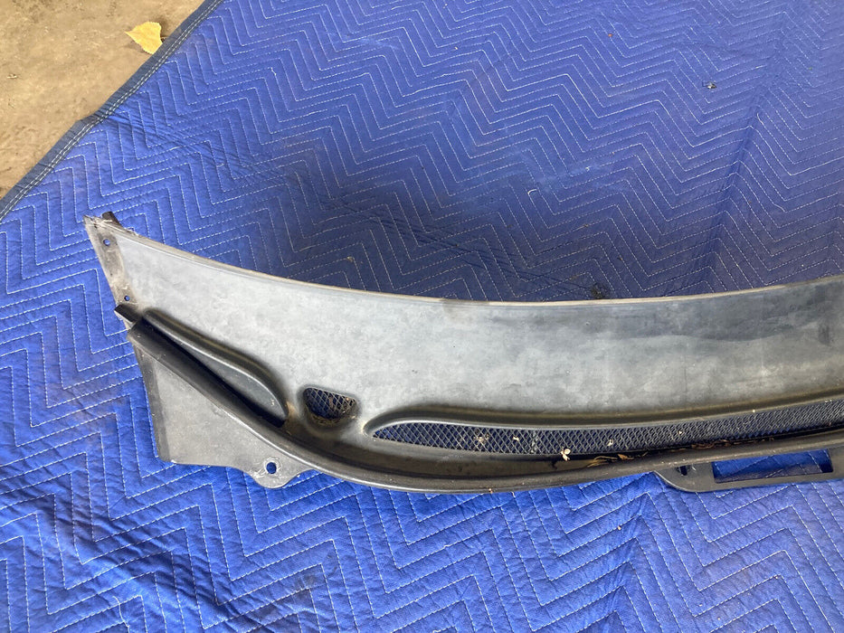 2004-2007 Volvo S60R S60 V70R Windshield Cowl Grille 9190000 OEM #2962M