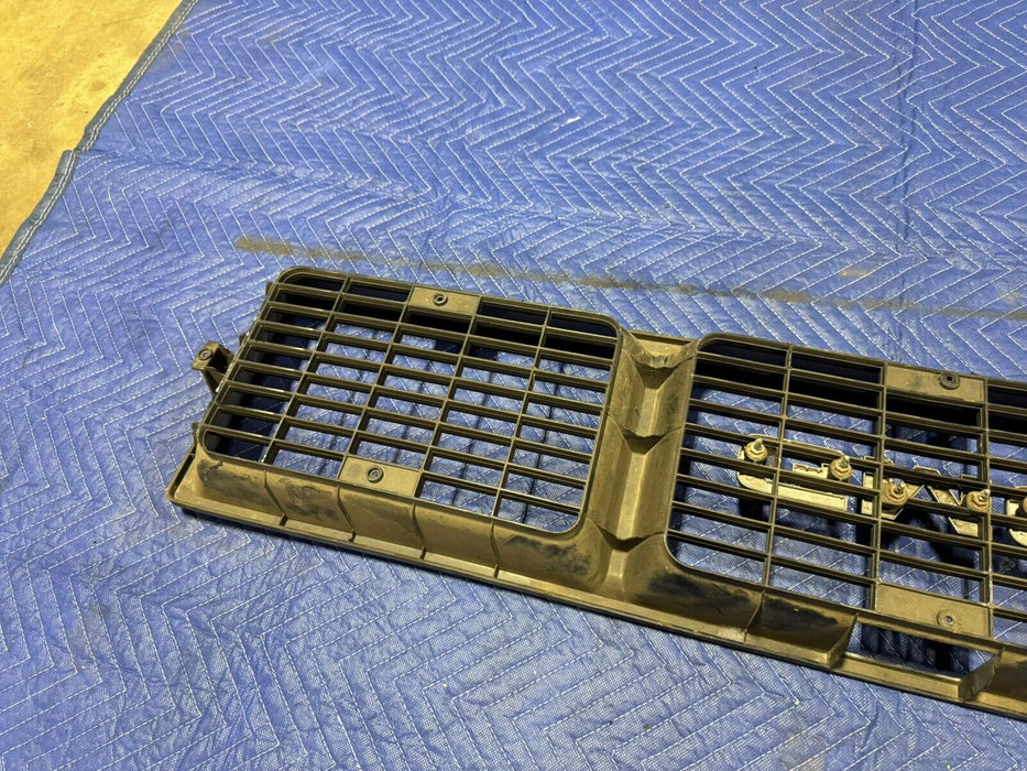 1973-1974 GMC Squarebody C & K Series Truck Grille 6270838 OEM C10 350 #3169E