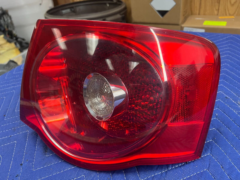 2006-2010 VW Jetta 2.5L Rear Right Passenger Side Tail Light 1K5945096J OE#100MC