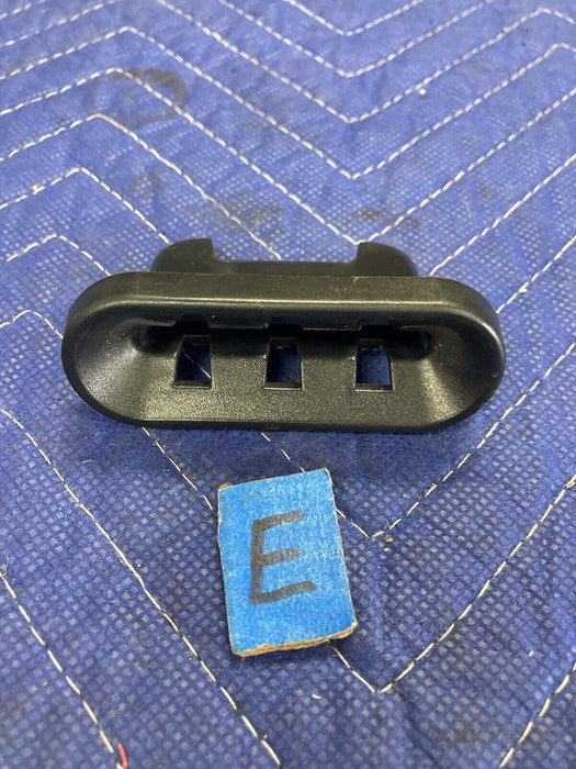 2004-2007 Volvo S60R V70R S60 Sedan Seat Clip Rear 9208257 OEM #2830M