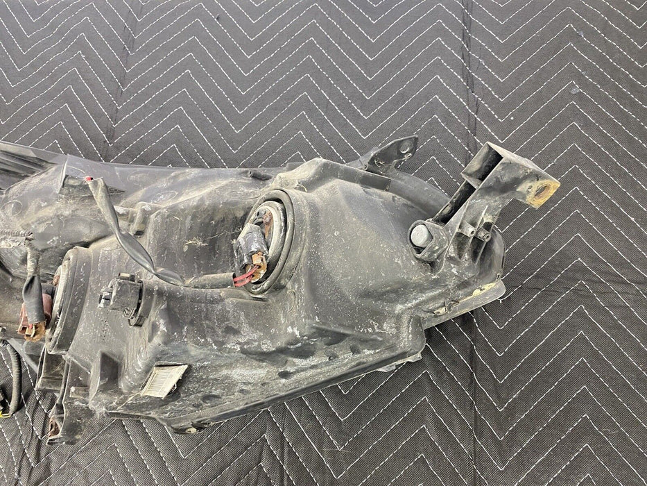 2009-2010 Pontiac Vibe Driver Side Left LH Headlight Assembly Light OEM #3152E