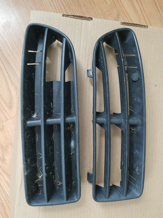 99-05 VW Volkswagen JETTA OEM PAIR FRONT BUMPER LOWER SIDE VENT GRILLE #166CN